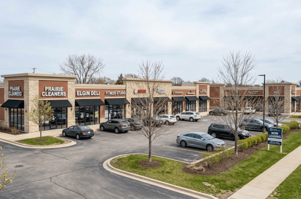 Multi-tenant shopping plaza construction in Elgin Illinois Multi-tenant shopping plaza construction in Elgin Illinois